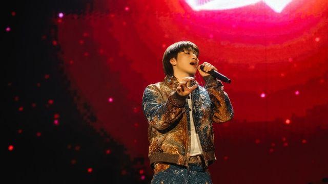 빅뱅 대성, 앙코르 콘서트로 20주년 자축…태양 깜짝 출연