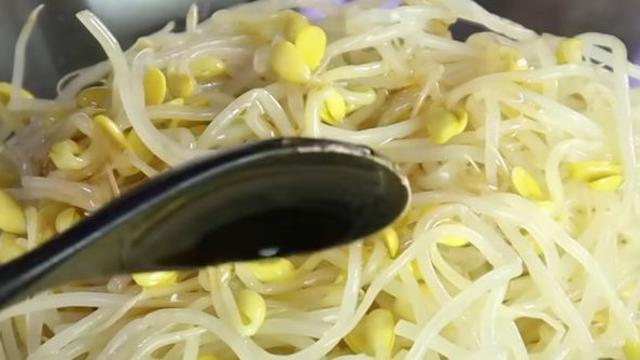 콩나물엔 소금 대신 '이것'을 넣어 보세요…백반집 사장님도 부러워합니다