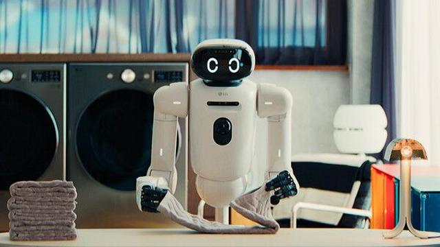 LG전자, 가사일 하는 AI 홈로봇 'LG 클로이드' 공개...