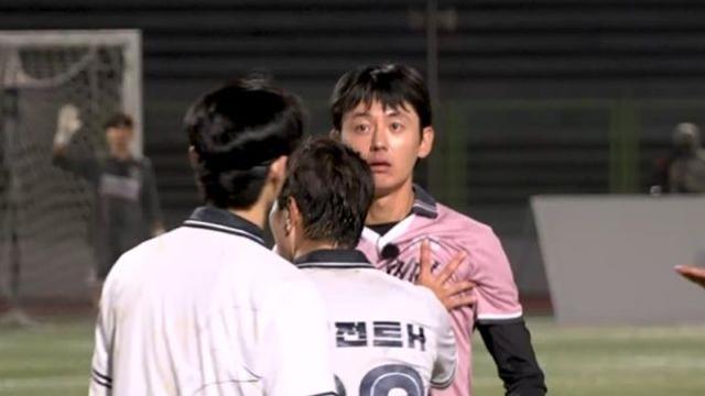 ‘뭉쳐야 찬다4’ 사상 초유의 벤치클리어링 위기?