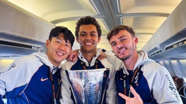 “응원단장 아니잖아”…‘무관 탈출 주역’ 이적에 토트넘 라커룸 ‘불만’→팬들은 “필요했던 변화” 지지