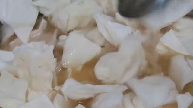 다른 재료 필요 없습니다…끓는 물에 넣기만 하면 바로 완성되는 '양배추국'