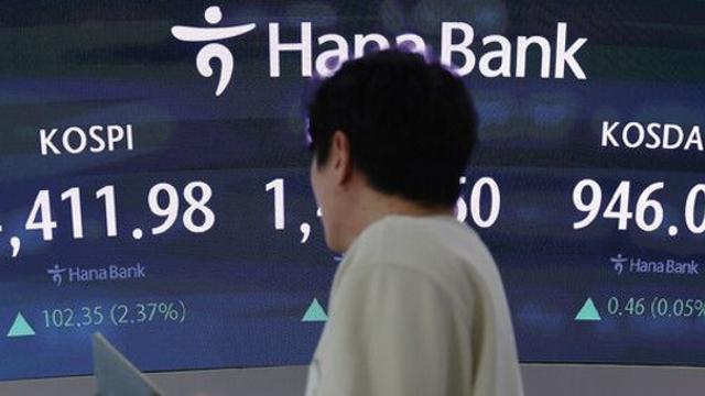 코스피, 반도체주 강세에 사상 첫 4400대 돌파