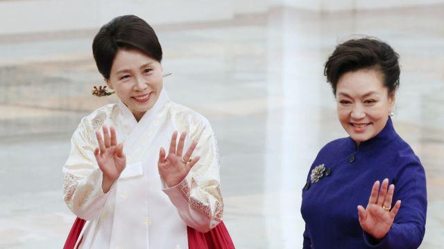 김혜경 여사, 베이징서 펑리위안 여사와 차담