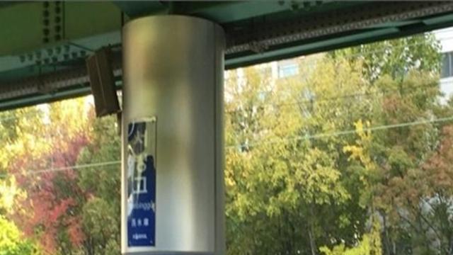 용산서 철로 빠진 승용차와 열차 충돌 '아찔'…인명피해 없어