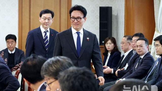 김 총리, 총리실·국조실 업무보고 주재…