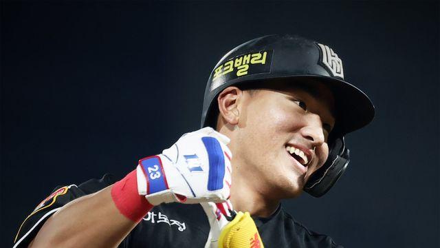 최저 연봉으로 리그 주무른 안현민, 연봉 대박 도전…역대급 인상률 쓸까