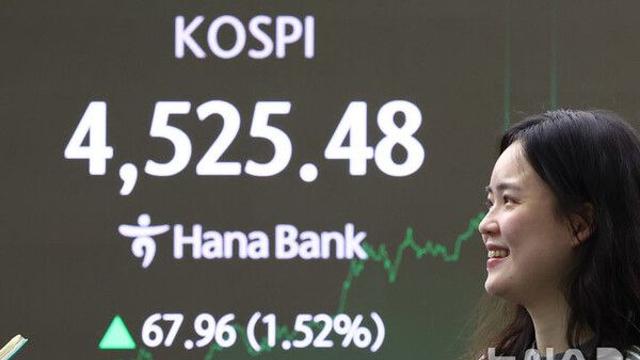 코스피, 또 최고치 4500선 뚫어…'14만전자·72만닉스' 신고가(종합)