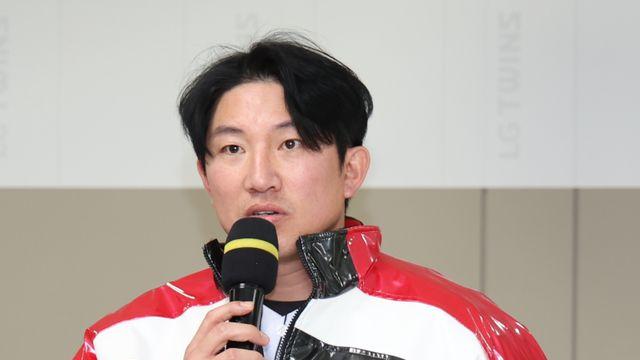 우승팀 LG에 합류한 39세 방출생 