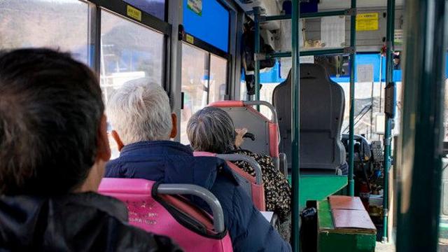 버스 자리 양보했다가 멱살 잡혀 경찰 신고까지…무슨일?
