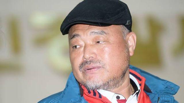 '정치 손절' 김흥국, 가수로 돌아온다 