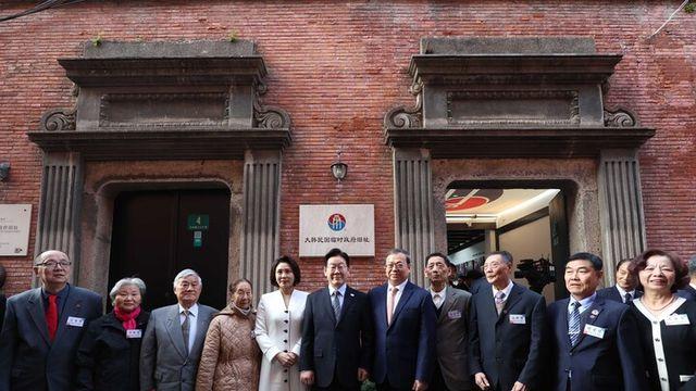 李, 상하이 임시정부 청사 찾아...“‘보훈이 외교’ 실감”