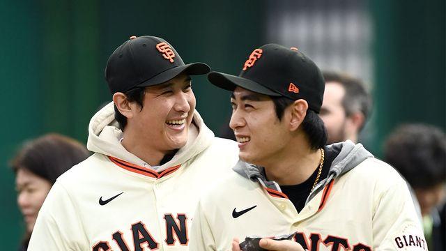 '은퇴' 황재균, 이정후와 같은 유니폼 입었다…