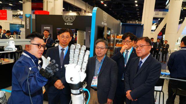 앨리스·이그리스 등…K-휴머노이드 로봇 ‘CES 2026’ 데뷔