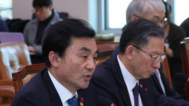 안규백, 22사단 위병소 근무시 삼단봉 휴대 지침에 