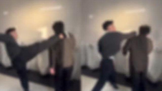 화장실에 몰아넣고 '퍽'…환호 속 '학폭 영상' 1억뷰에 발칵