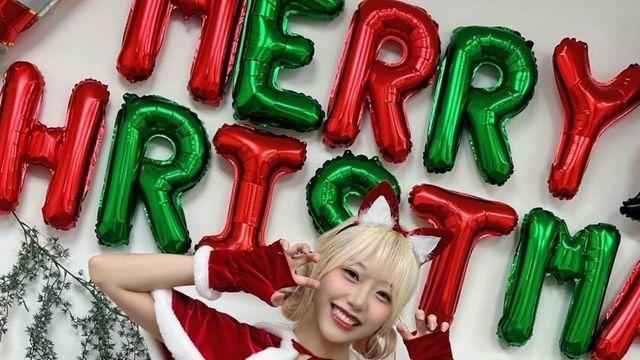 크리스마스의 요정으로 변신한 시그니처 지원, 과즙미 터지는 산타 룩