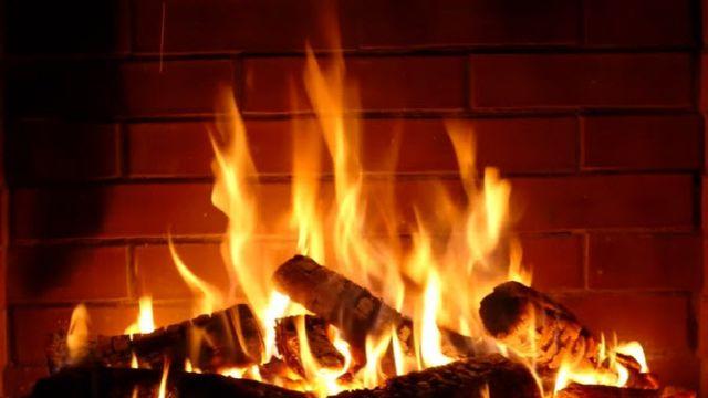 ‘벽난로 영상’ 1개로 20억 벌었다…이 유튜버, 누구길래