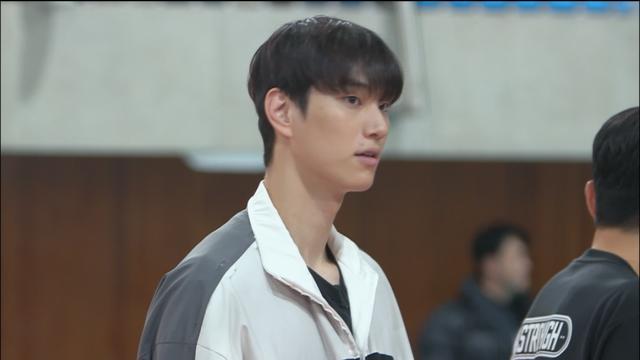 ‘배구계 아이돌’ 임성진 등장에 현장 후끈…‘스파이크 워’ 지원 사격