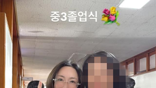 [AI 포토컷] S.E.S 슈, 중3 학부모 맞나…놀라운 동안