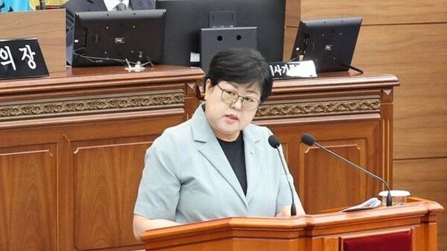 '자식 나눈 사이' 막말 김미나 창원시의원 검찰 송치