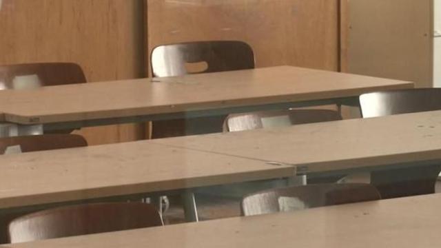 초등생 목덜미 잡고 복도로 내쫓은 교사, 해임 정당…징계 처분 소송 패소