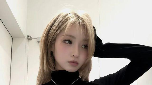 긱시크(Geek Chic)와 힙한 감성의 완벽한 조화, 베이비몬스터 아사의 블랙 모먼트