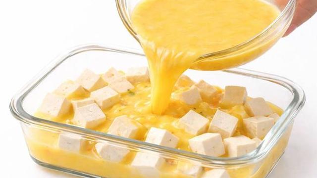 두부에 딱 ‘계란물’ 부어보세요…가족들이 “왜 이제 해줬어?” 합니다