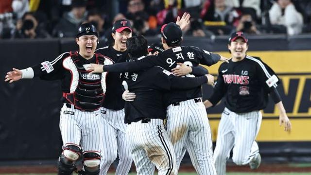 이래서 우승팀이구나, LG 벌써 14명 해외서 몸 만든다...염 감독 