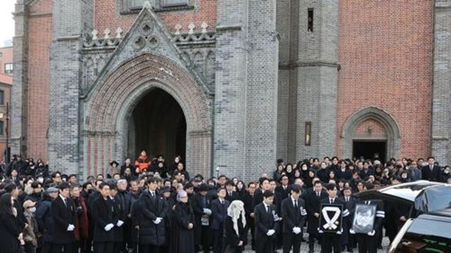 배창호 감독, 故 안성기에 작별 인사… “영화만 생각했던 영원한 국민배우” [IS현장]