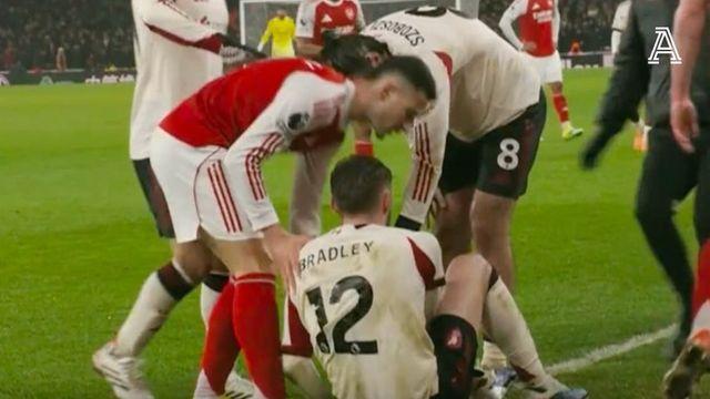 “그렇게 심각하게 다친 줄 몰랐습니다” 쓰러진 상대 선수 향해 공 던지고 비판 폭발→“진심으로 사과”