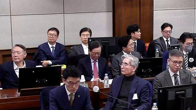 與, 尹 구형 연기에 