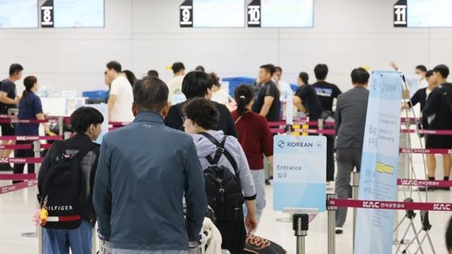 강풍경보에 여행객들 발 묶였다…국내선 무더기 결항