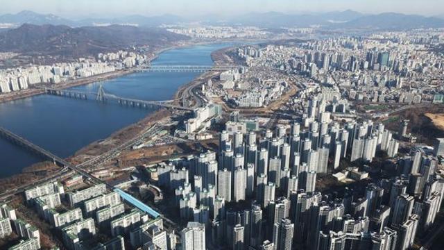 ‘똘똘한 한 채’ 열풍의 끝은 어디?… 서울 집값, 48주 연속 상승 중