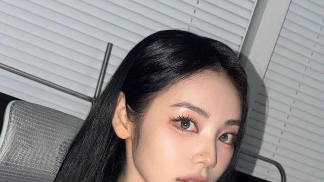 다크 펑크의 정점, 강렬한 레이스업 디테일로 완성한 아르테미스 진솔