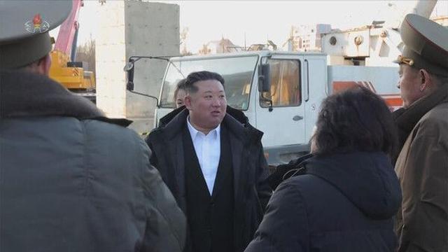 김정은, '화성지구 4단계' 현지지도…'무인기 침입' 언급 안 해