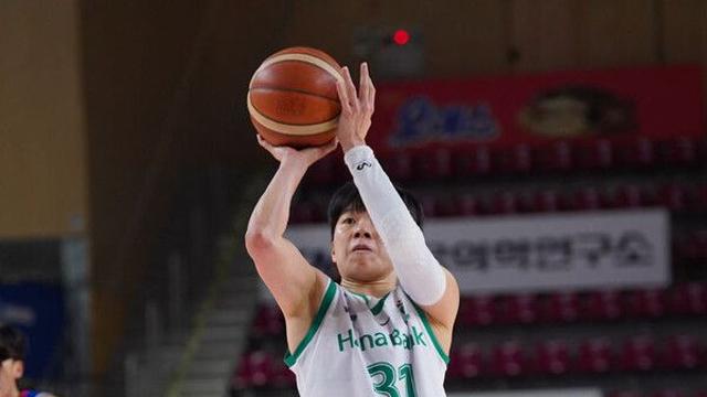 '진안 더블더블' 여자농구 선두 하나은행, 삼성생명 꺾고 4연승 질주