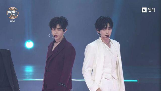 제니가 골든디스크 최초의 아티스트 대상을 차지했다