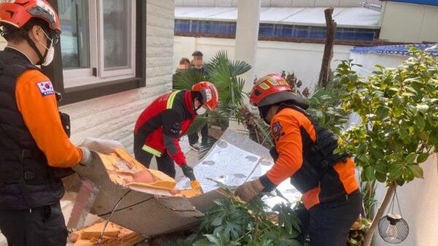 강풍특보 부산, 간판·건물 외벽 이탈 등 피해 잇달아