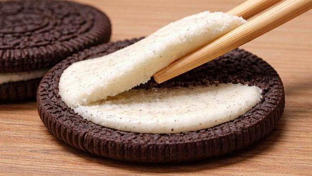 오레오 과자 사이 '크림'을 싹 분리해 보세요…'돈' 아꼈다고 엄마가 칭찬해요