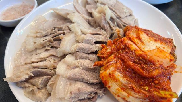 수육, 먼저 삶지말고 '이렇게' 해보세요…입 안에서 육즙이 팡팡 터지네요