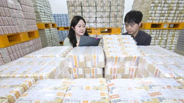 대한민국 40대 빚 평균 '1억' 넘었다…'역대 최대'