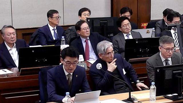 尹 구형 미룬 김용현측 8시간 '침대 변론'…변호인 '자화자찬'(종합)