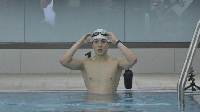 변우석·추영우 잇는 정건주, 수영복 입고 등장...홍석천 플러팅에 스튜디오 발칵('미운 우리 새끼')