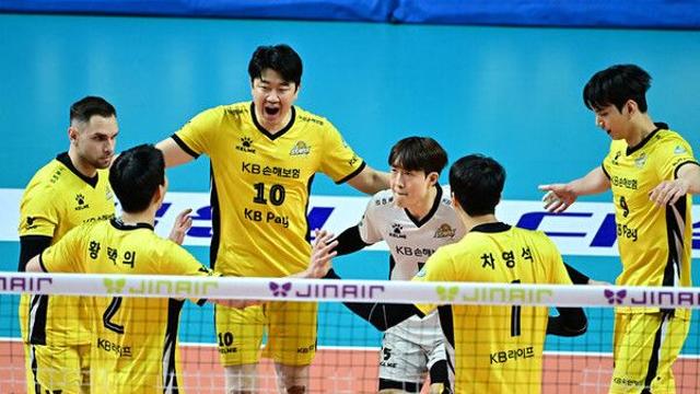 KB손보, 우리카드 꺾고 3위 탈환…기업은행, 현대건설 잡고 4연승(종합)