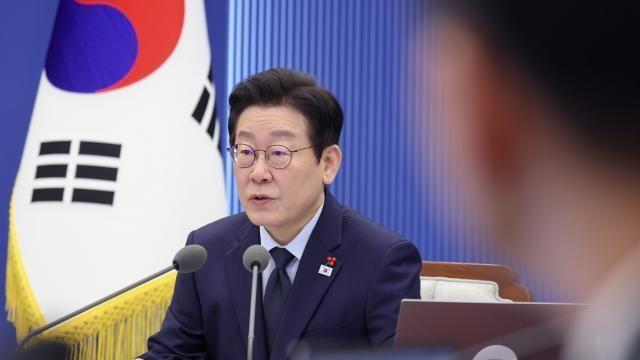 李, 국정 지지율 56.8%…지난 주보다 상승한 이유는? [리얼미터]