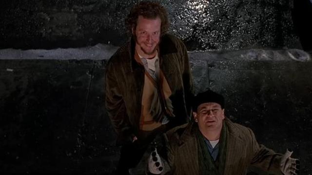 '나홀로 집에' 키 큰 도둑으로 나온 이 배우, 성매매 체포 '망신살'