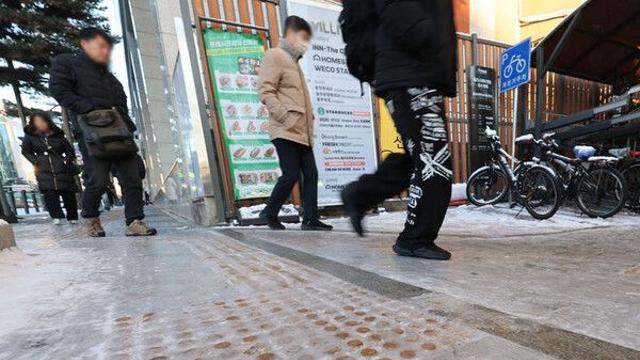 새벽까지 중부지방 눈비…빙판길 유의해야[오늘날씨]