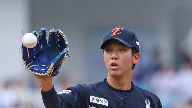 한승혁 KT행·김범수 계약 소식 無…불펜 전력 보강 열쇠 쥔 한화 황준서·조동욱