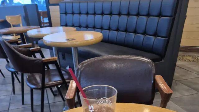 이별얘기하려고 카페옴...